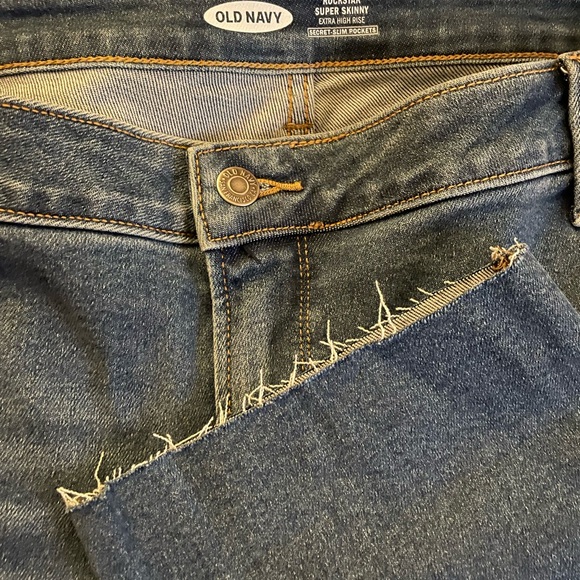 High-Rise Secret-Slim Pockets Raw-Edge Rockstar Super Skinny Jeans - Picture 2 of 2